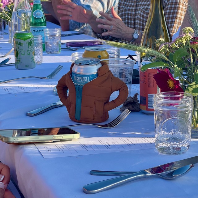 Look at this lil puffer jacket koozie