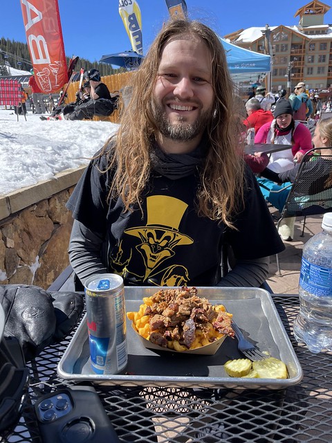 Breaking for a big ol pile of mac and some burnt ends.