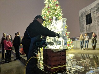 Art - Ice Carving at the East Village Promenade