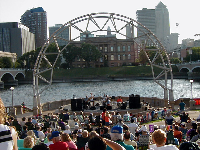 Simon Estes Amphitheatre and Skyline
