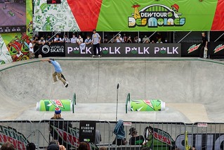 Skateboarding - Spinny Judo boy