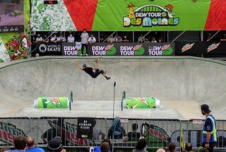 Skateboarding - Goin for the fingerflip flaily boy