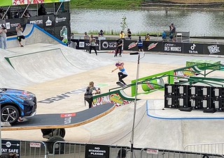 Skateboarding - Leticia Bufoni