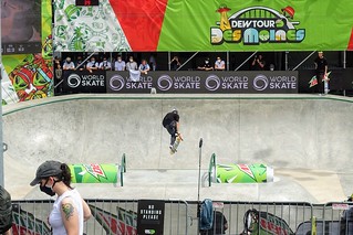 Skateboarding - spinny grabby over the hip