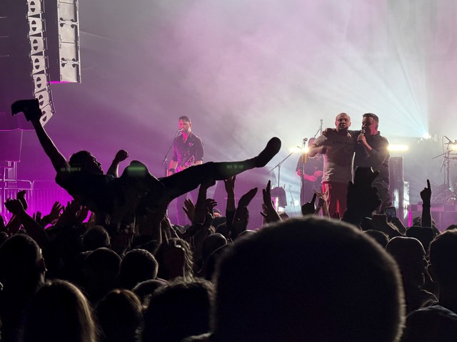 Crowdsurfin and Singing with the front man of Haywire
