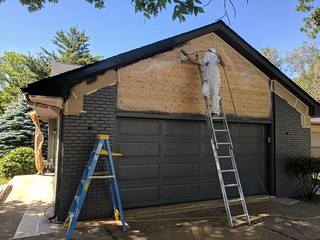 Layin down that black lid.