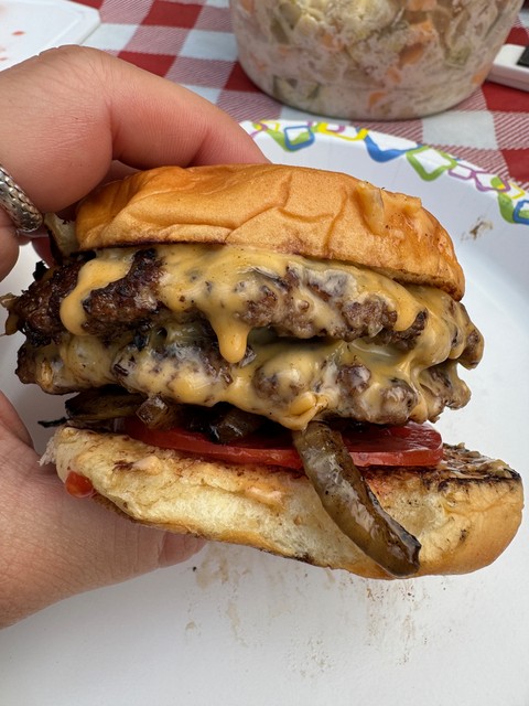 Look at this cheeseburger