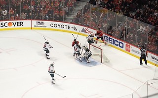 Hockey - Some commotion at the crease