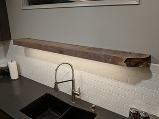 2737 - Shelf: mounted. Sink: lit.