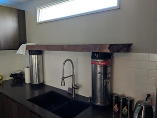 2737 - Side view of the mockup with the live edge