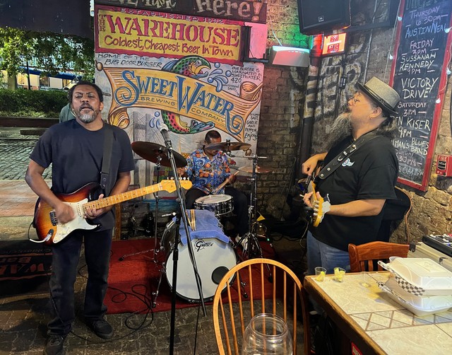 This dude was just wailin on the guitar. He ended too soon. I wish we would've made it here earlier.