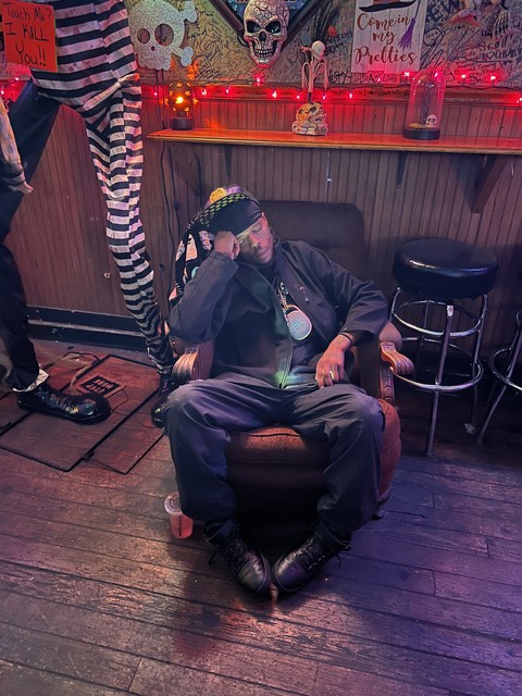 This dude was straight sleeping in this bar with his JBL speaker playing