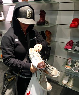 Look at this girl shop