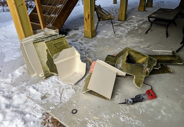 How to fit a bathtub into your garbage can