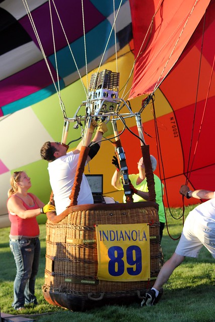 Alright, so I just point these things here, pull these triggers, and weeeeee