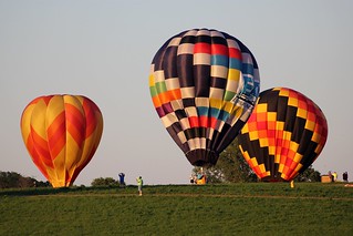 Landin some balloons