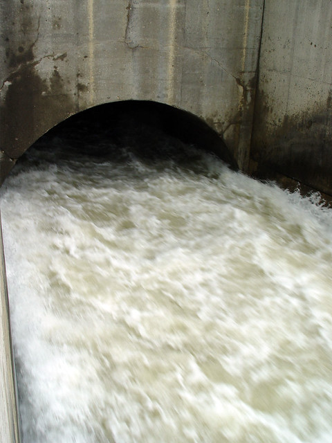 This water is moving crazy, crazy fast.