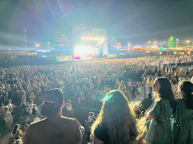 The Chicks had quite a crowd