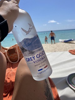 Beach bottle service