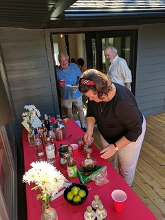 Karen makin some Kentucky mules