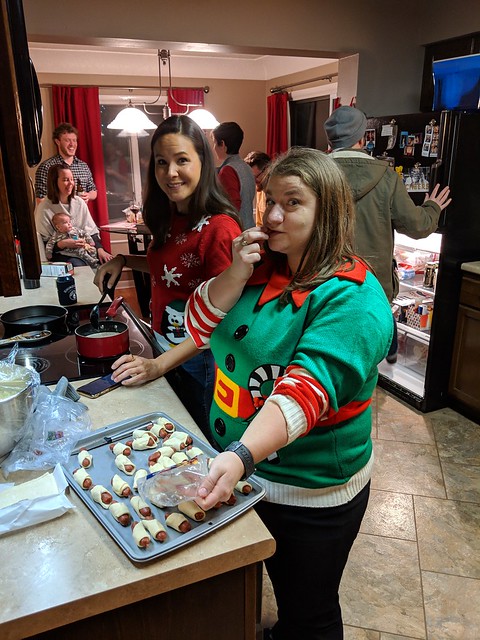 Petra and Libby makin nog and wienies