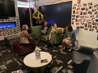 Melodee - Hangin in the lounge