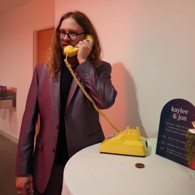 Leaving an important message for Kaylee and Jon