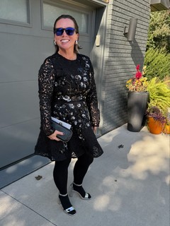 Cute girl waitin for that uber