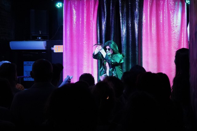 Drag Ozzie has a bat