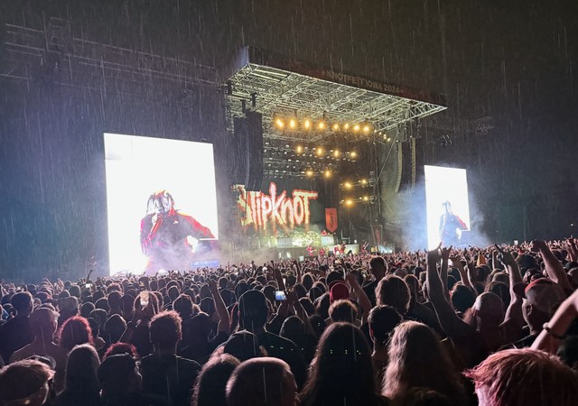 It just started downpouring as soon as slipknot started getting into it