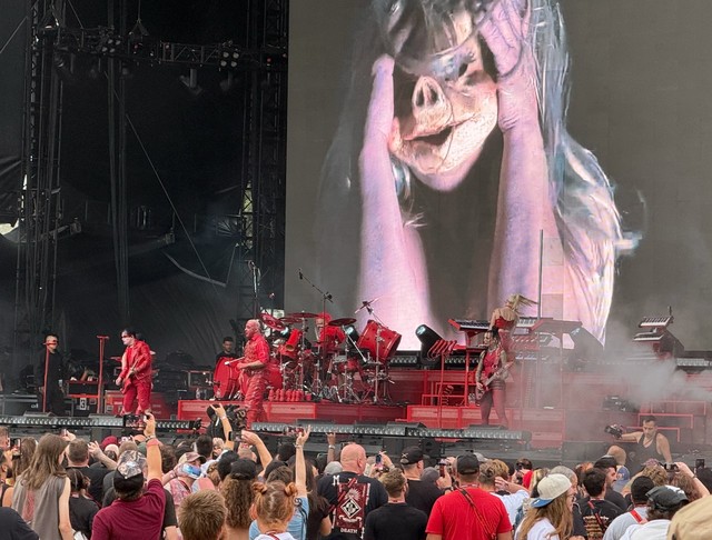 The visuals for this show were about to get wild