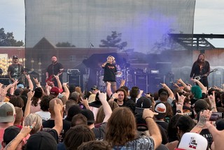 Shows - Dying Wish. This girl's growl was so surprising. She rocked it.