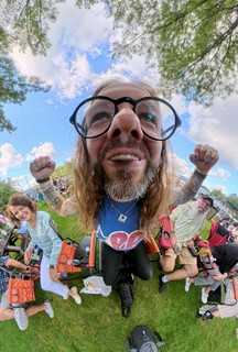 Travel - I'm a strong boy