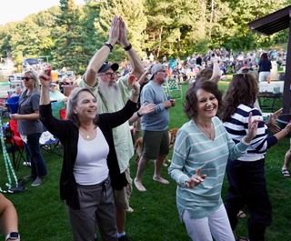 Dancing - Dancin at the park