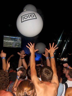 Lollapalooza - Q101 Balloons @ Red Hot Chili Peppers