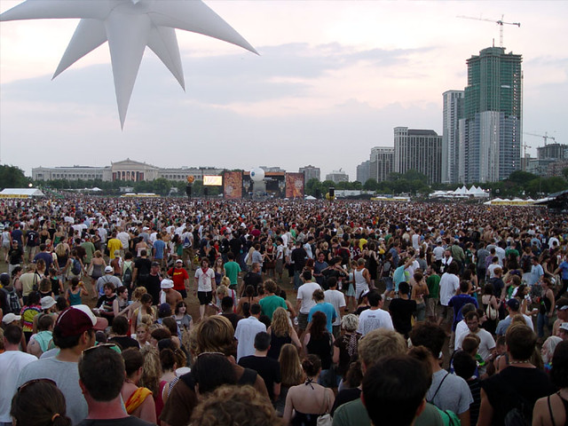 The TV on the Radio/Pearl Jam Crowd
