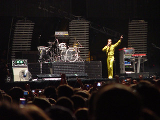 Lollapalooza - Perry Ferrel is Crazy