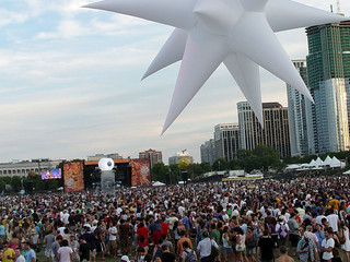 Lollapalooza - Crowd at LCD Soundsystem/Daft Punk