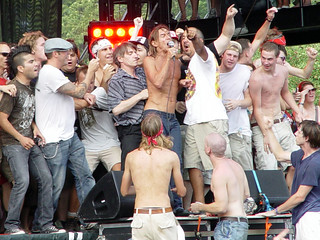 Lollapalooza - Iggy told fans to rush the stage