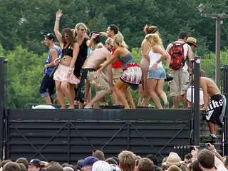 Lollapalooza - Santigold crowd getting a better view