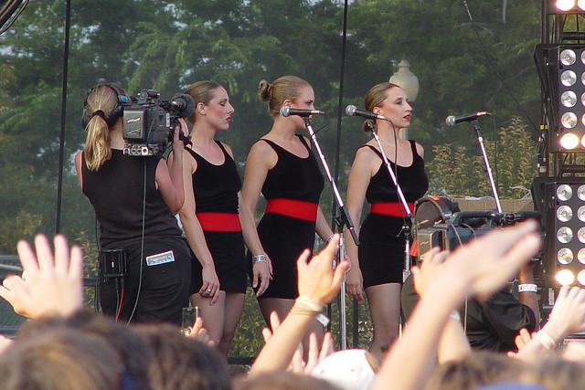 Chromeo/Robert Palmer girls at Lollapalooza