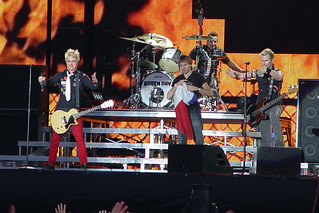 Lollapalooza - Green Day - trying to talk this kid into stage diving