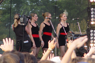Lollapalooza - Chromeo/Robert Palmer girls at Lollapalooza