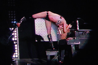 Lollapalooza - How Lady Gaga plays the piano