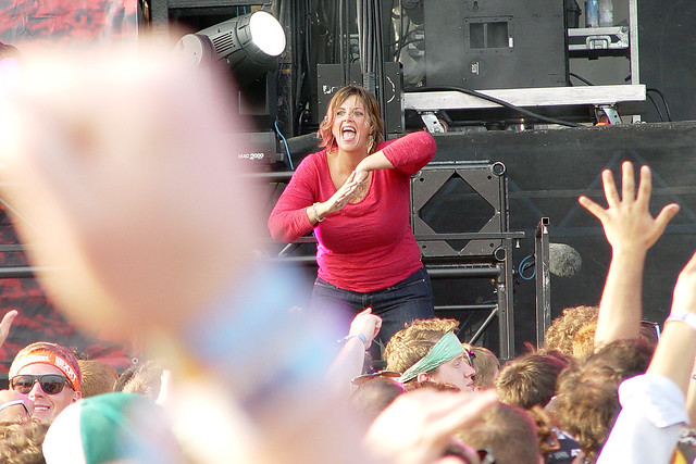 The sign language lady rocking again