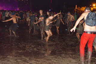 Lollapalooza - Aww, my new red pants!