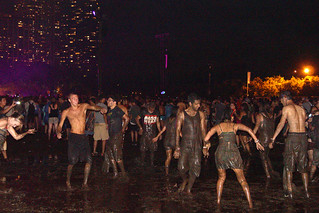 Lollapalooza - Deadmau5 Mud Dancing