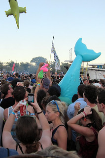 Lollapalooza - Dragon flies away while the sperm whale plunges