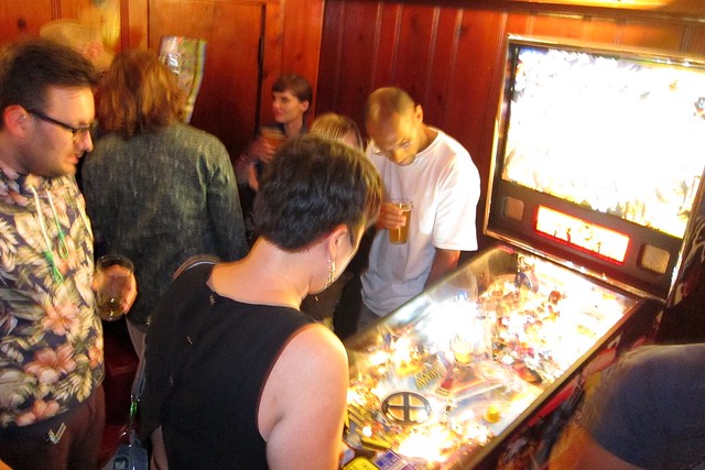 Jacqui playin pinball