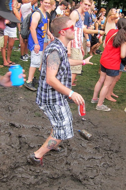 Dude dancing in the mud at Theophilus London